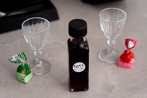 1812 Caves 'n Mansion