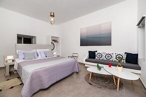 1812 Caves 'n Mansion