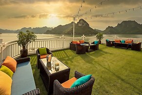 Verdure Lotus Luxury Cruise on Lan Ha Bay