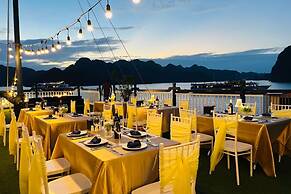 Verdure Lotus Luxury Cruise on Lan Ha Bay