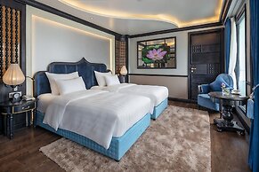 Verdure Lotus Luxury Cruise on Lan Ha Bay