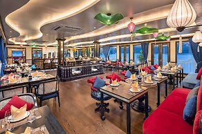 Verdure Lotus Luxury Cruise on Lan Ha Bay