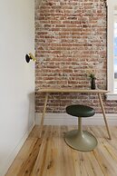 The Jesse Hotel & Bar