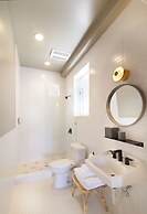 The Jesse Hotel & Bar