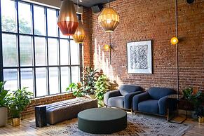 The Jesse Hotel & Bar