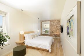 The Jesse Hotel & Bar