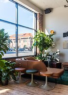 The Jesse Hotel & Bar