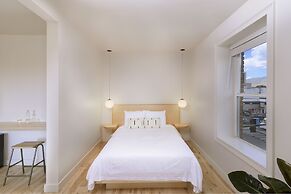 The Jesse Hotel & Bar
