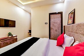 Hotel Frontier Royal