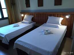 Ferellee Beachfront Inn