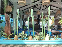 Ferellee Beachfront Inn