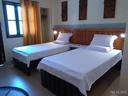 Ferellee Beachfront Inn