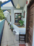 Ferellee Beachfront Inn