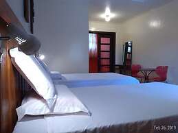 Ferellee Beachfront Inn