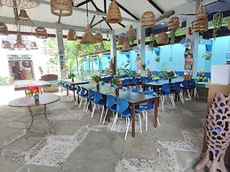 Ferellee Beachfront Inn