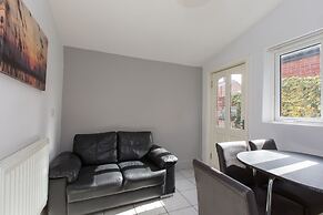 Townhouse @ 27 Electricity St Crewe