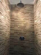 Dependance tra gli ulivi