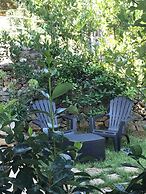 Dependance tra gli ulivi