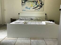 Dependance tra gli ulivi