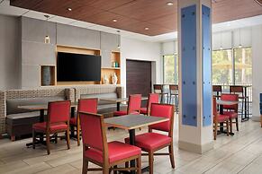 Holiday Inn Express & Suites Brunswick by IHG