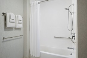 Holiday Inn Express & Suites Brunswick by IHG