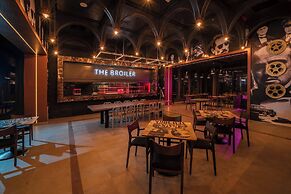 Planet Hollywood Adult Scene Cancun, An Autograph Collection All Inclu