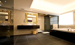 The Royal Pinnacle Hotel