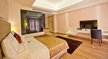 The Royal Pinnacle Hotel