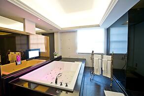 The Royal Pinnacle Hotel