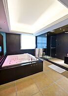 The Royal Pinnacle Hotel