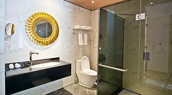 The Royal Pinnacle Hotel