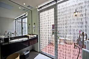 The Royal Pinnacle Hotel