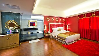 The Royal Pinnacle Hotel