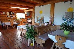 Cariboo Log Guest House