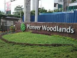 Condoluxe Pioneer Woodlands