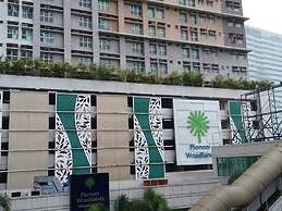 Condoluxe Pioneer Woodlands