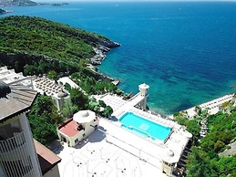 Ladonia Hotels Adakule