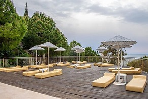 Ladonia Hotels Adakule
