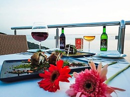 Ladonia Hotels Adakule