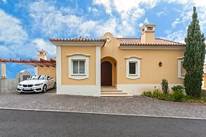 Designed Villa - Palheiro Village