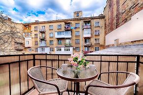 3 Bedroom Apartment near Deribasovskaya