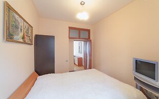 3 Bedroom Apartment near Deribasovskaya