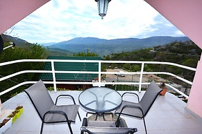 Holiday Homes & Bungalows Povija