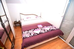 Holiday Homes & Bungalows Povija