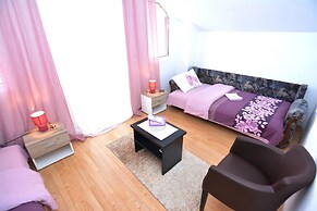 Holiday Homes & Bungalows Povija