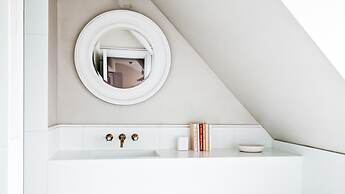 Monsieur George Hotel & Spa – Champs Elysées