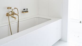 Monsieur George Hotel & Spa – Champs Elysées