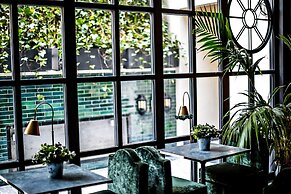 Monsieur George Hotel & Spa – Champs Elysées