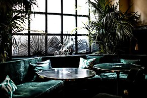 Monsieur George Hotel & Spa – Champs Elysées