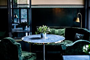 Monsieur George Hotel & Spa – Champs Elysées